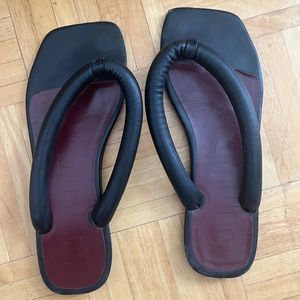 STAUD flip flops